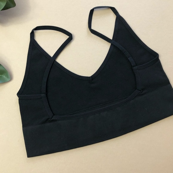 Black Low Back Seamless Cozy Scoopneck Cropped Bra Cami - Picture 3 of 6